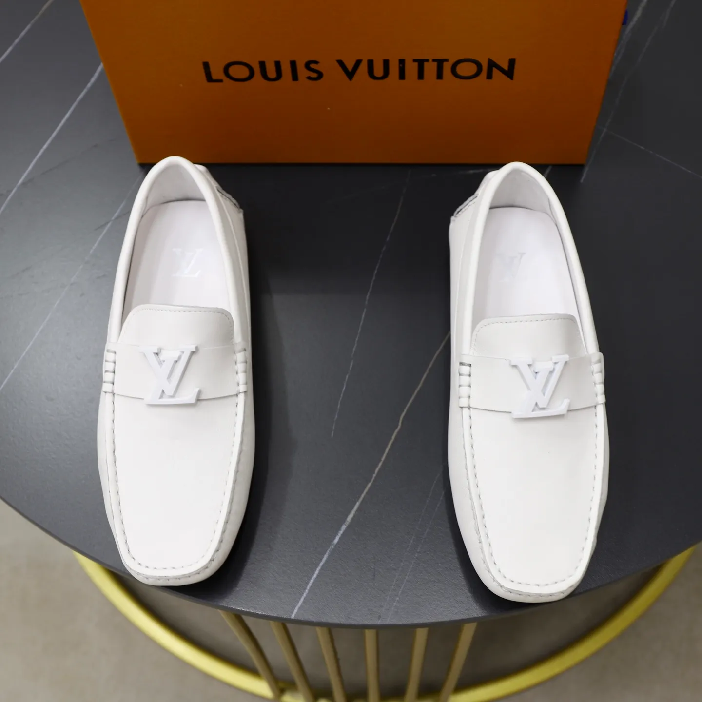 Ex-factory price: 480💰【LV】Louis Vuitton ⚠️High-end men’s driving and pedal series ⚠️38-44 (customized for 45) ⚠️All original cowhide leather! Thick and soft! Made entirely of calfskin lining! Rubber sheet anti-slip beanie sole! Three-dimensional package technology! Fashionable and classic! Handicrafts! Original high quality! Feel free to compare!